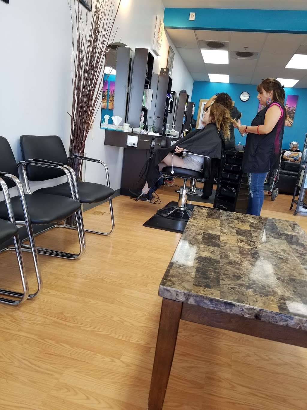 Mambo beauty salon | 664 Peoria St, Aurora, CO 80011, United States | Phone: (720) 532-0265