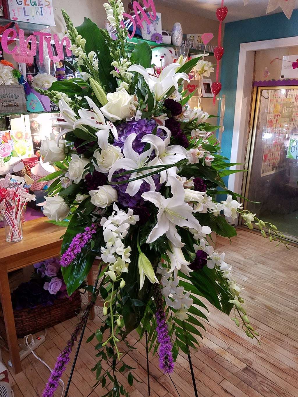 Geges Florist | 6909 Lawndale St, Houston, TX 77023, USA | Phone: (713) 921-6363