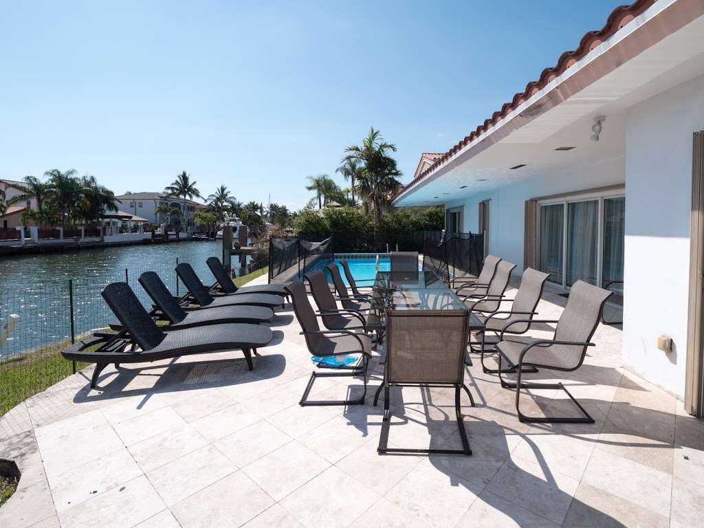 Villa Malibu Miami Vacation Rental | 16469 NE 30th Ave, North Miami Beach, FL 33160 | Phone: (786) 657-5778