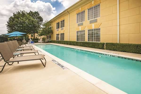 La Quinta Inn & Suites by Wyndham Dallas - Las Colinas | 4225 N MacArthur Blvd, Irving, TX 75038, USA | Phone: (972) 261-4900