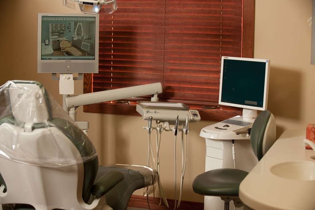 Amber Dental of Wheaton | 319 Roosevelt Rd, Wheaton, IL 60187, USA | Phone: (630) 665-5555