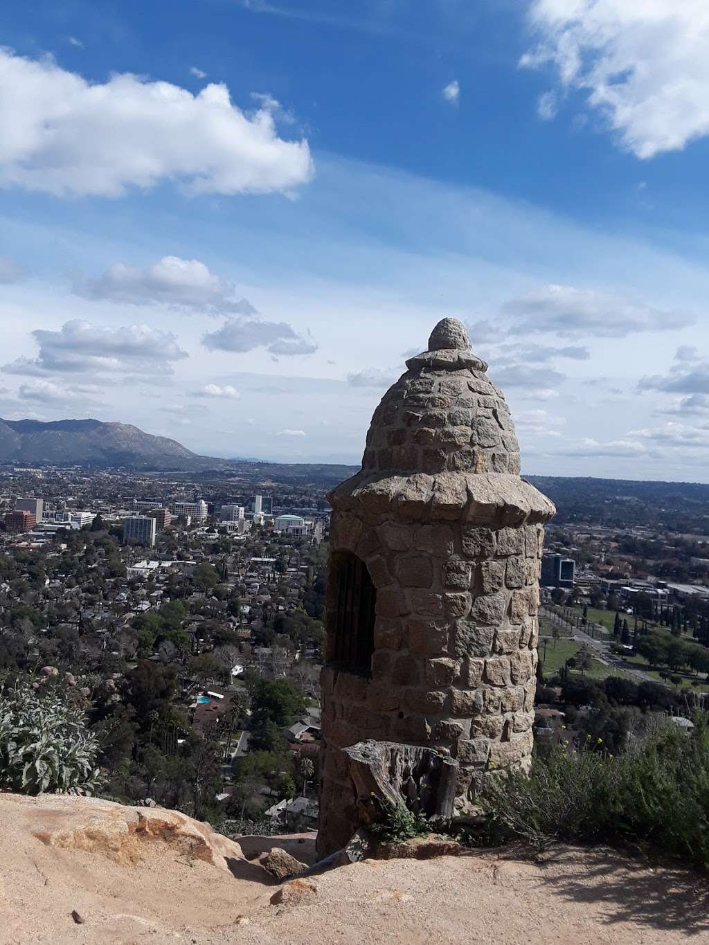 Mount Rubidoux Trailhead | 3901-3999 Mount Rubidoux Dr, Riverside, CA 92501, USA