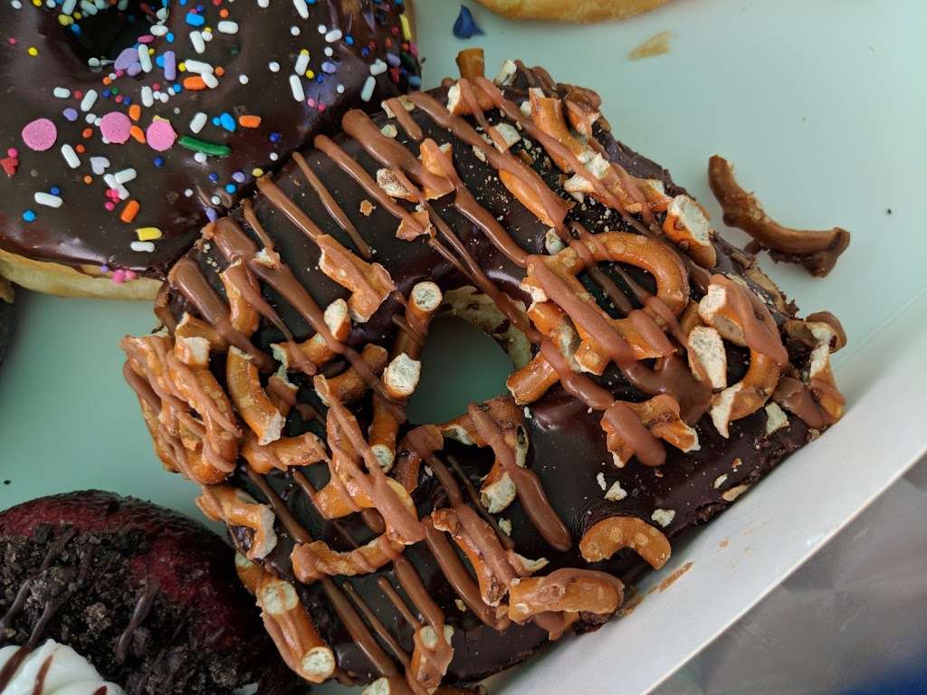 Jupiter Donuts Oakland Park | 1500 W Oakland Park Blvd, Oakland Park, FL 33311, USA | Phone: (954) 870-6113