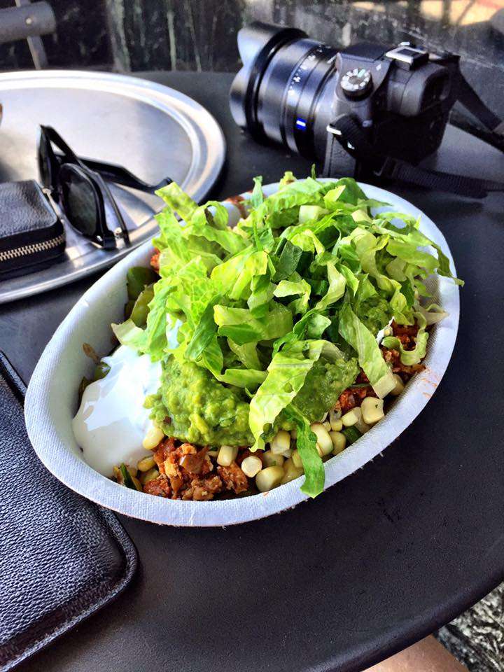 Chipotle Mexican Grill | 475 N Beverly Dr, Beverly Hills, CA 90210, USA | Phone: (424) 253-1661