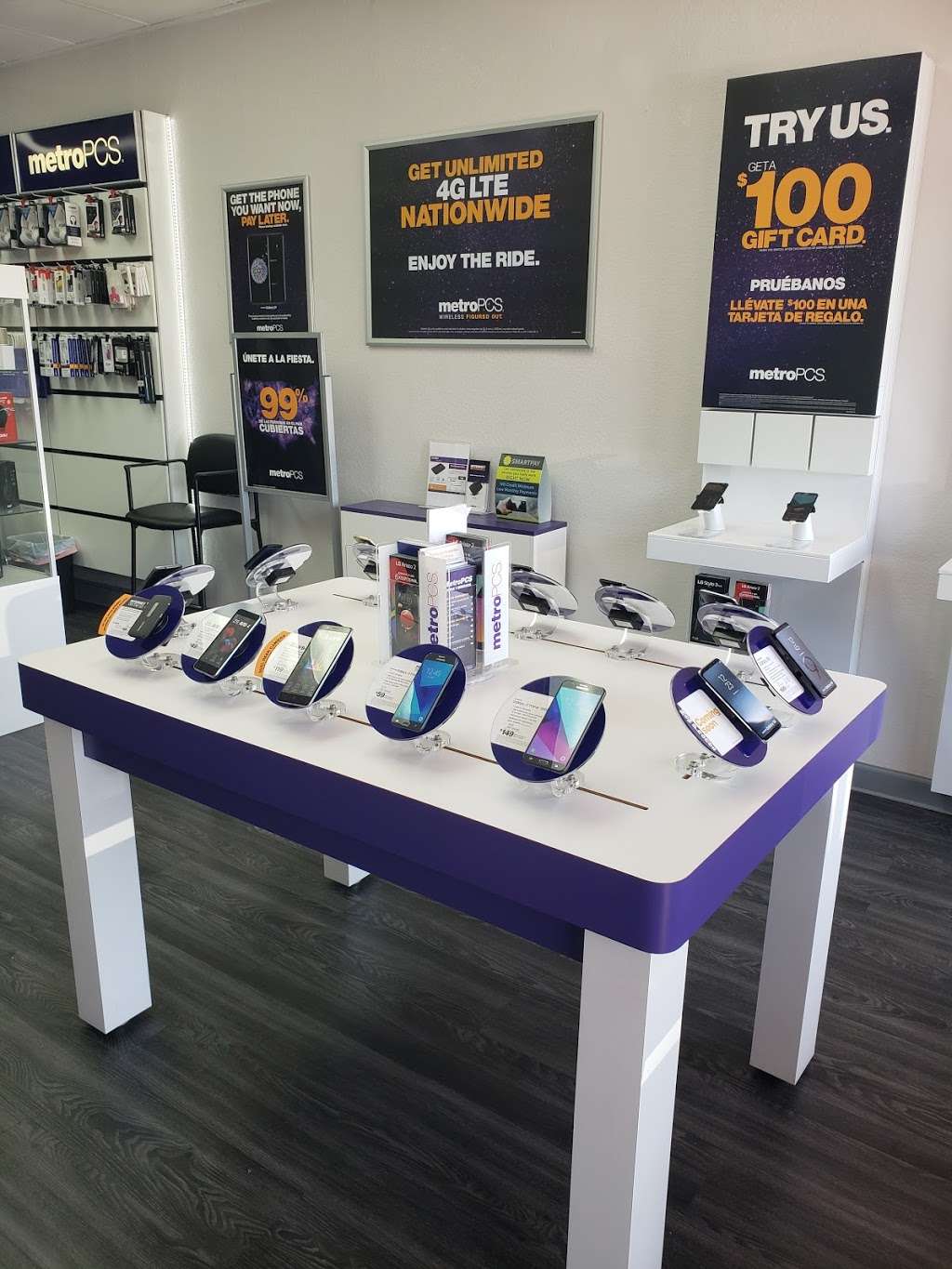 Metro by T-Mobile | 4649 NW 199th St, Miami Gardens, FL 33055, USA | Phone: (305) 305-9040