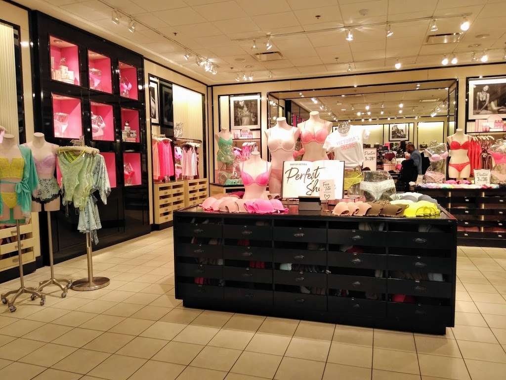 Victorias Secret & PINK | 327 Park City Center L-331, Lancaster, PA 17601, USA | Phone: (717) 397-5923