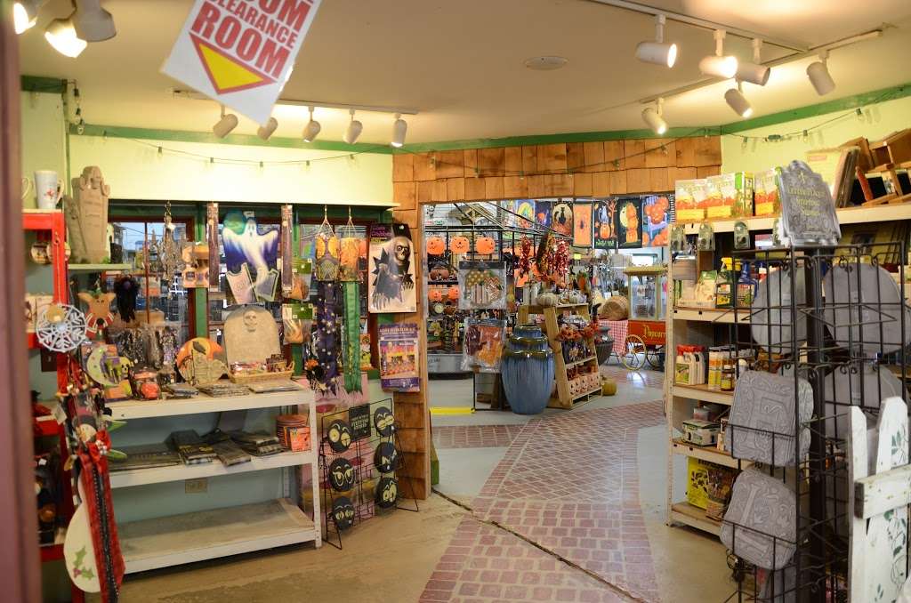 Country Bumpkin Garden Center | 27691 N Gilmer Rd, Mundelein, IL 60060, USA | Phone: (847) 566-2176