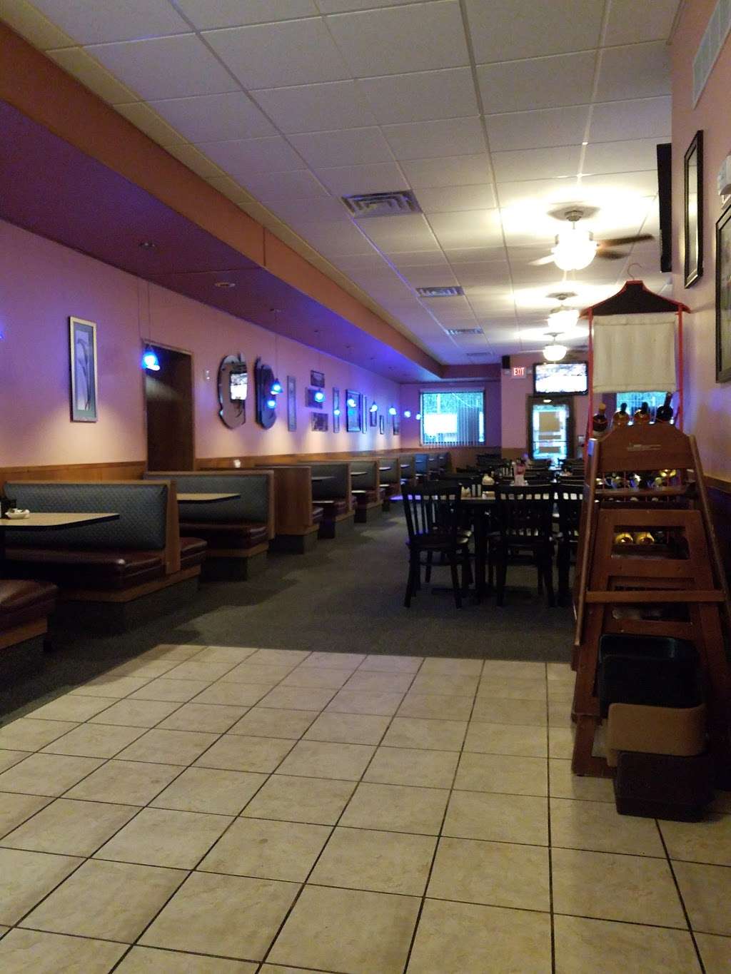 Herscher Restaurant And Pub | 171 S Main St, Herscher, IL 60941, USA | Phone: (815) 426-2200