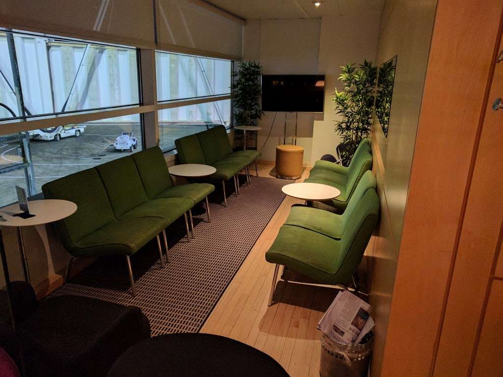 SAS Lounge, Chicago-OHare International Airport | 10000 West Ohare Avenue Terminal 5, Concourse M near, Gate M13, Chicago, IL 60666, USA