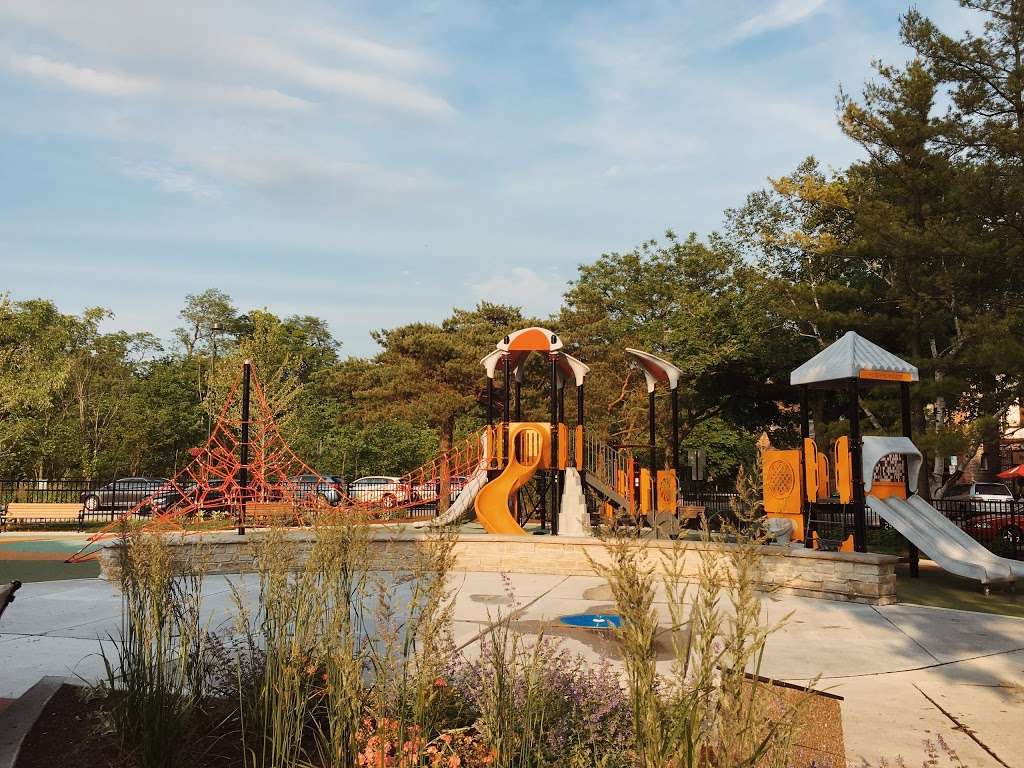 Hubbard Woods Park | 939 Old Green Bay Rd, Winnetka, IL 60093, USA | Phone: (847) 501-2040