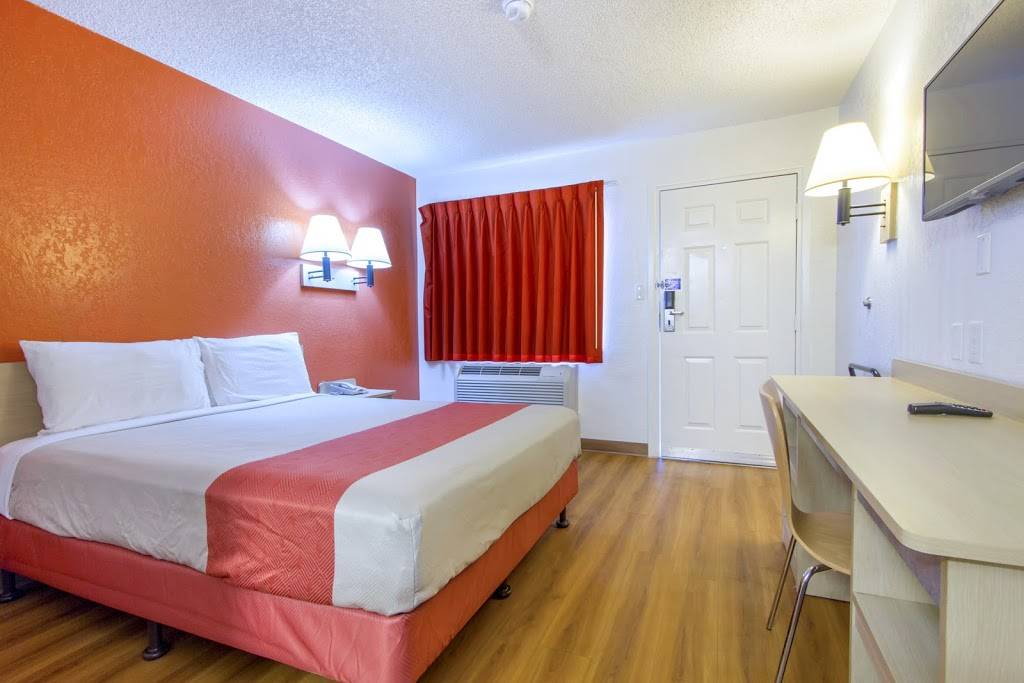 Motel 6 Phoenix, AZ - Airport - 24th Street | 214 S 24th St, Phoenix, AZ 85034, USA | Phone: (602) 244-1155