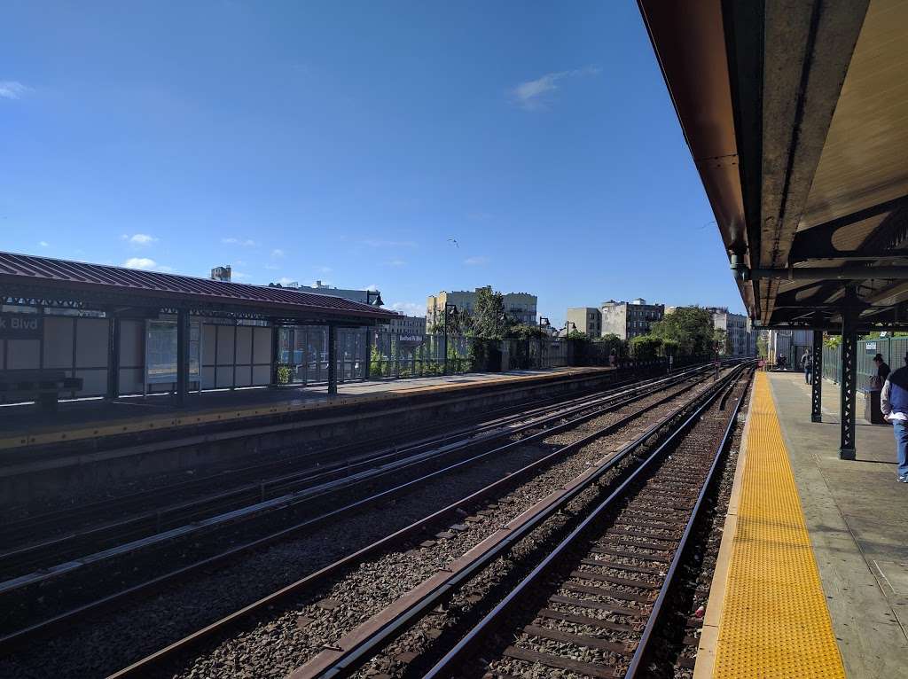 Bedford Park Blvd Station | The Bronx, NY 10468, USA