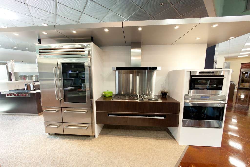 Universal Appliance and Kitchen Center | 26767 Agoura Rd, Calabasas, CA 91302, USA | Phone: (818) 880-0011