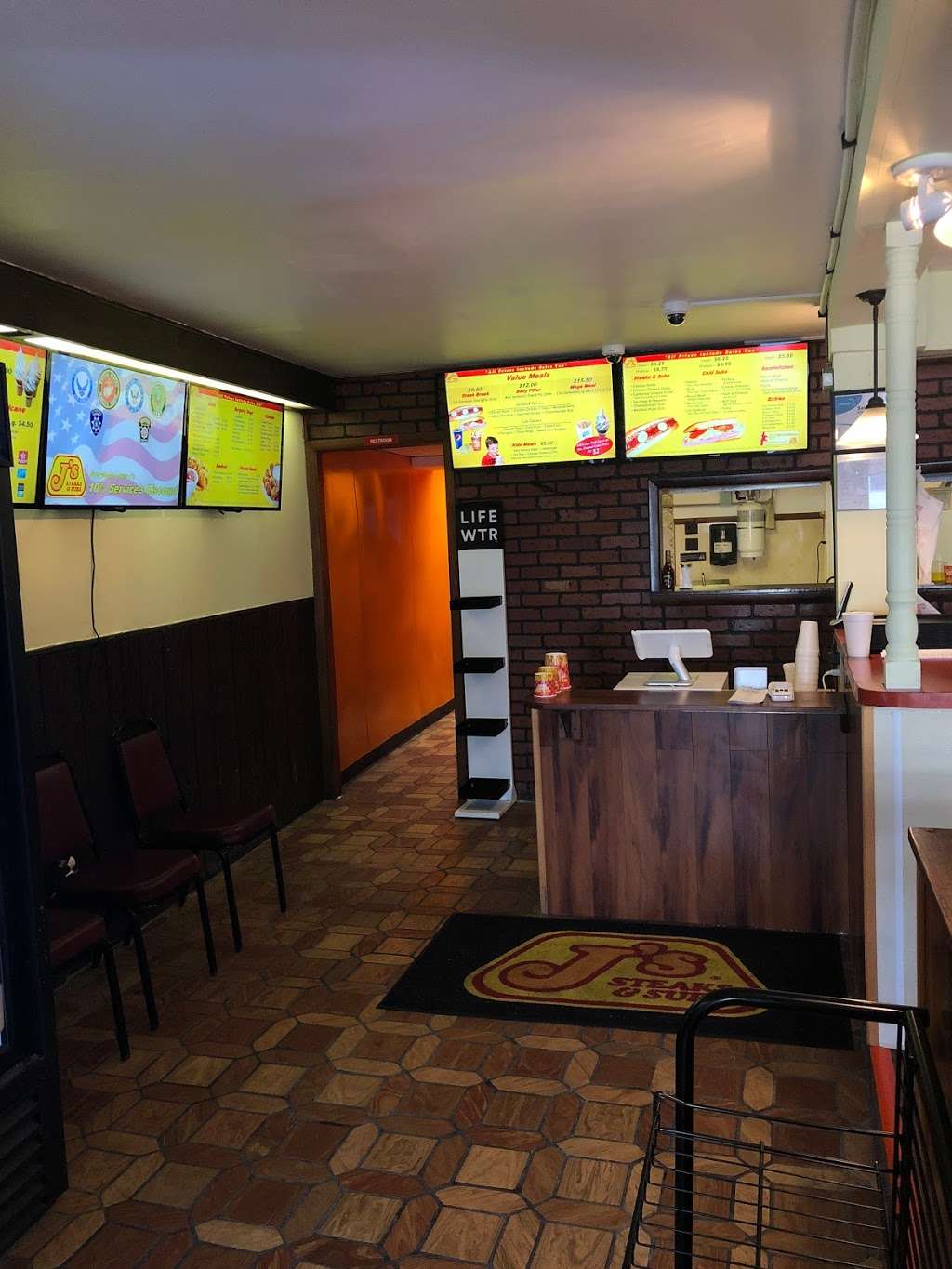 J’s Steaks & Subs - Bath | 124 S Walnut St, Bath, PA 18014, USA | Phone: (484) 281-3555