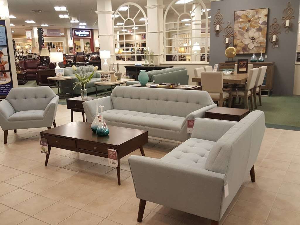 Raymour & Flanigan Furniture and Mattress Store | 14 Candlewood Lake Rd, Brookfield, CT 06804 | Phone: (203) 775-2007