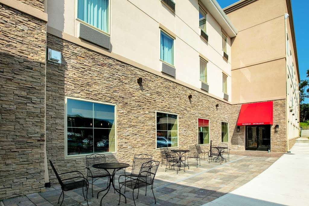 Comfort Suites | 835 NY-52, Fishkill, NY 12524, USA | Phone: (845) 765-8668