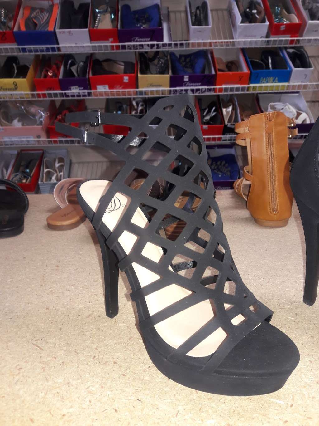 Good deal shoes Las Vegas | 2917 W Washington Ave, Las Vegas, NV 89107 | Phone: (702) 822-0307