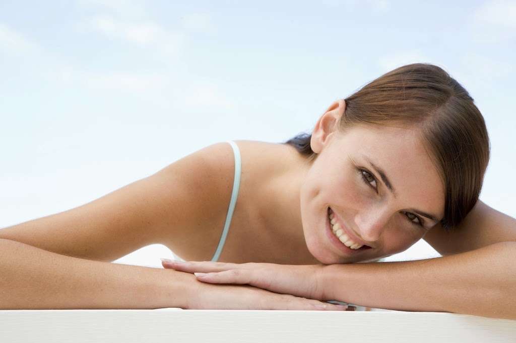Family Dental Care | 95 Gilders Rd, Chessington KT9 2AE, United Kingdom | Phone: 020 8391 1333