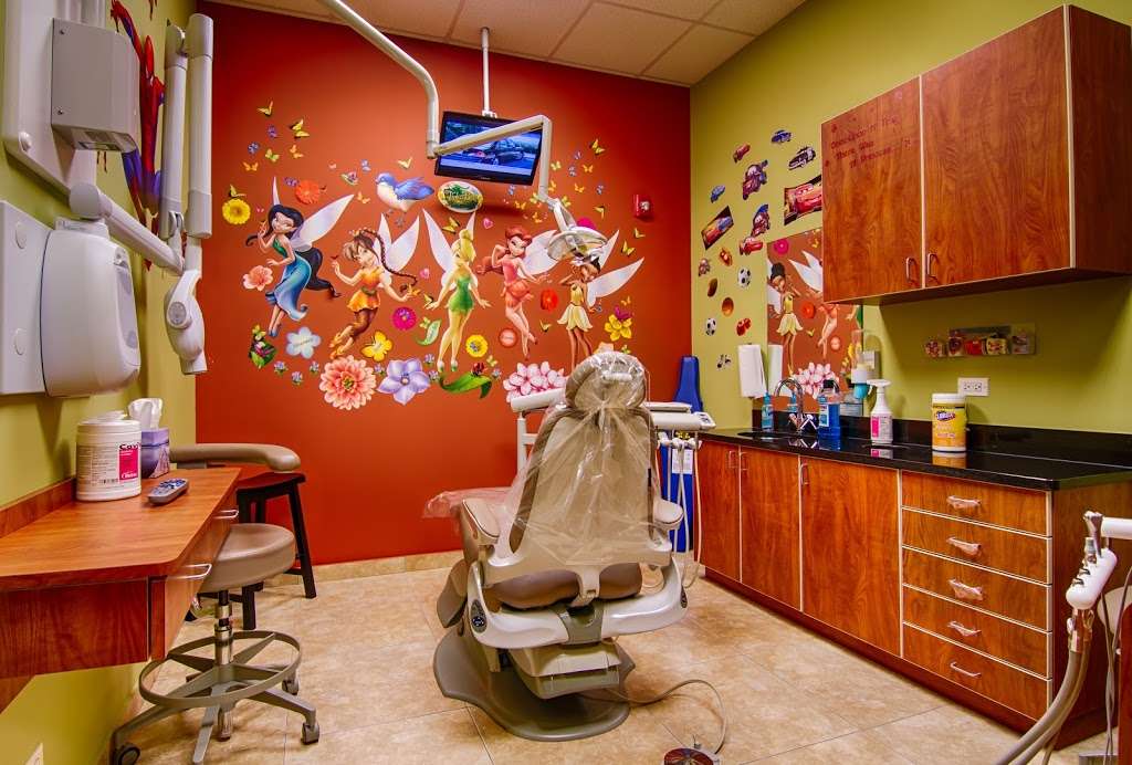 1st Family Dental of Roselle | 803 E Nerge Rd, Roselle, IL 60172, USA | Phone: (630) 351-1111