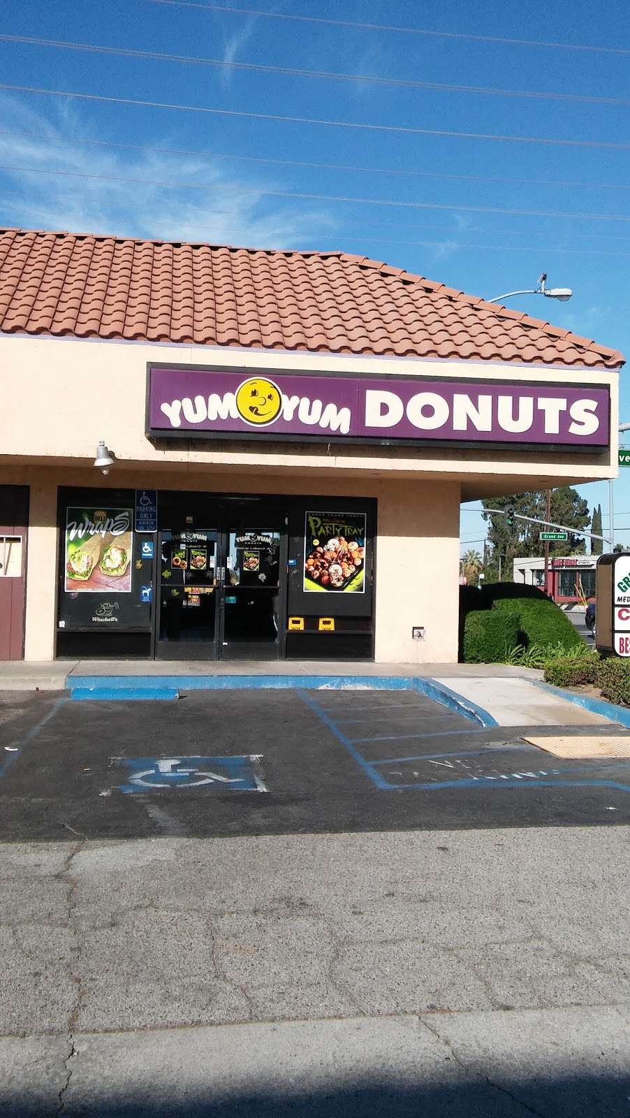 Yum Yum Donuts | 902 W Arrow Hwy, Covina, CA 91724, USA | Phone: (626) 332-1656