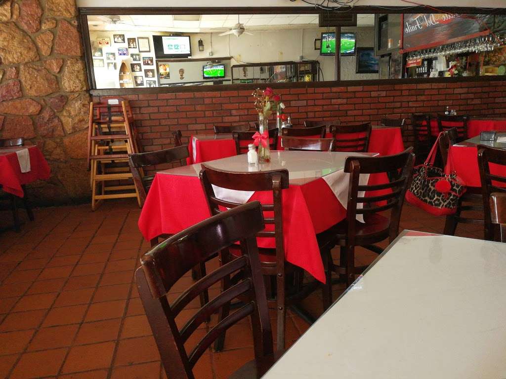 El Salto Del Fraile - Peruvian Restaurant | 7639 Firestone Blvd, Downey, CA 90241 | Phone: (562) 928-6395