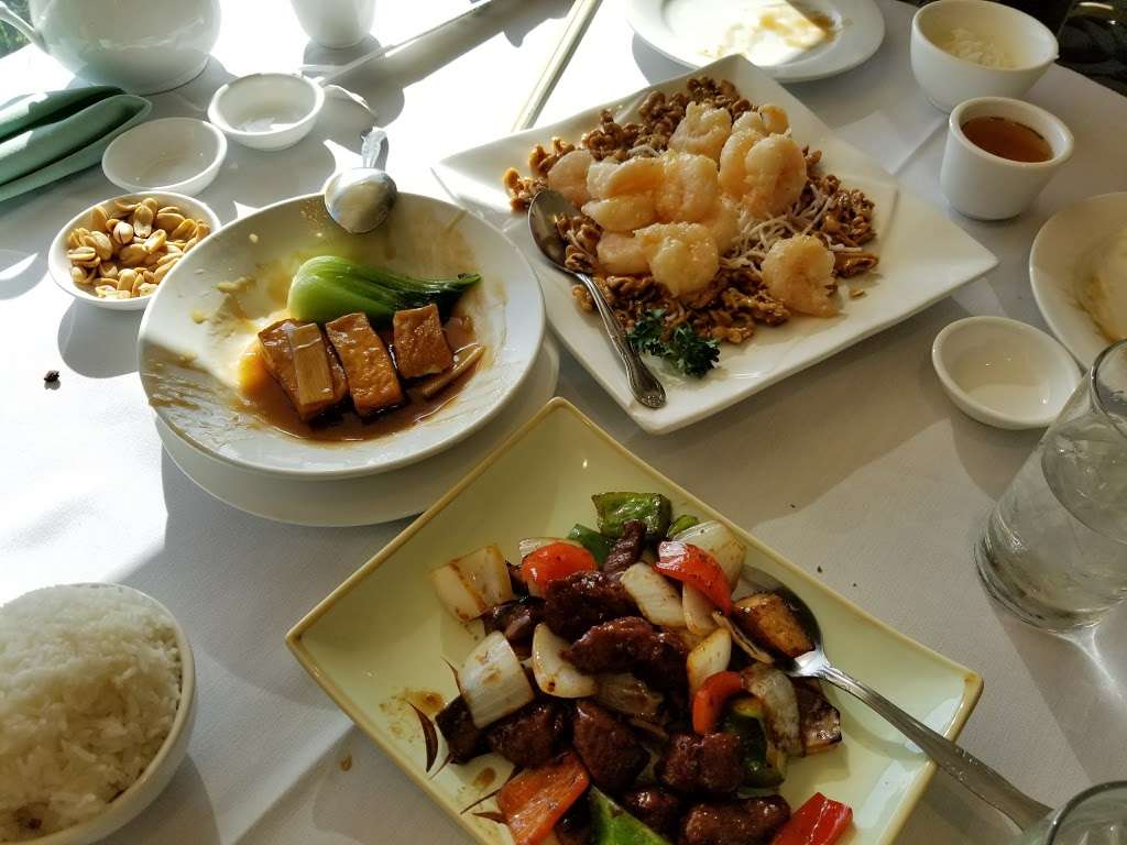 Hong Kong East Ocean Seafood Restaurant | 3199 Powell St, Emeryville, CA 94608, USA | Phone: (510) 655-3388