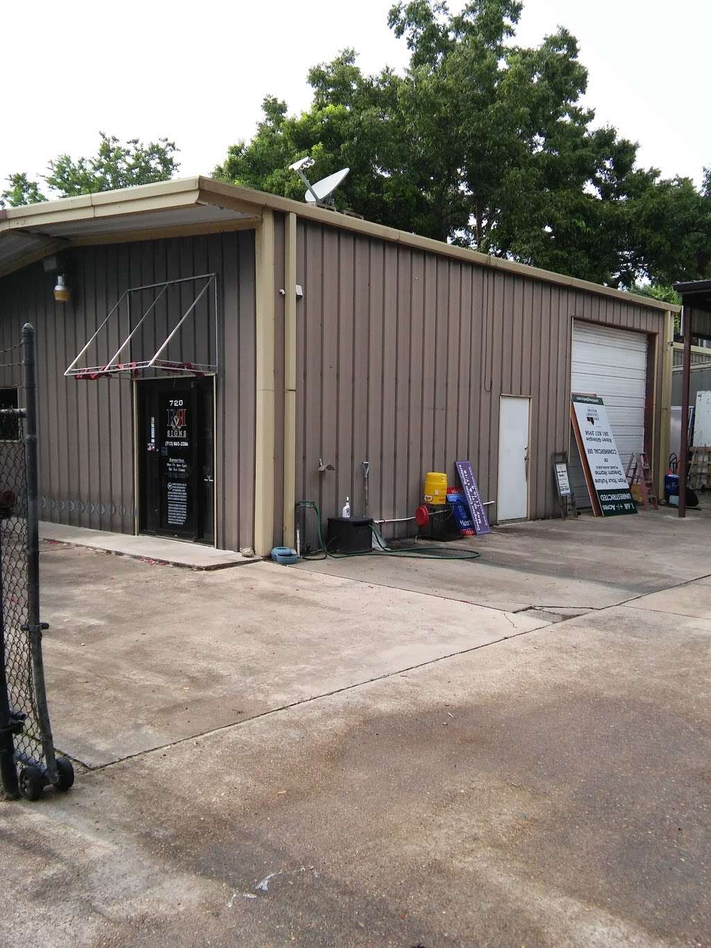 R & R Signs | 720 Martin St, Houston, TX 77018, USA | Phone: (713) 862-3286