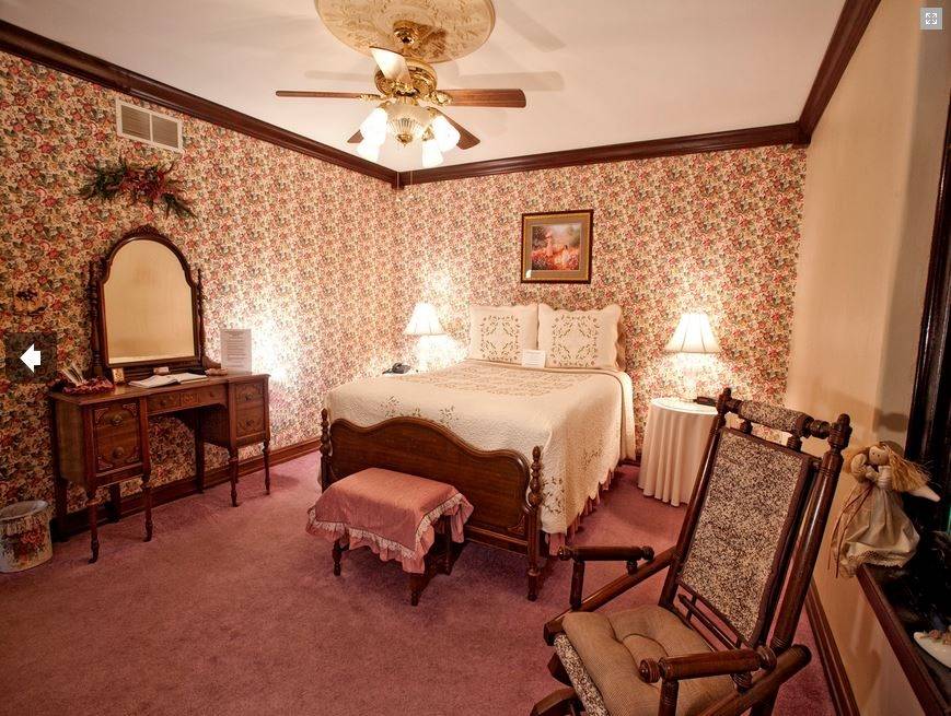 Christophers Bed & Breakfast | 604 Poplar St, Bellevue, KY 41073, USA | Phone: (859) 491-9354