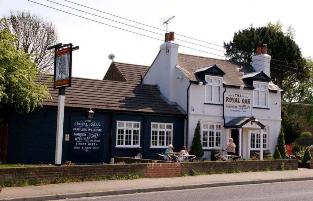 The Royal Oak | 7HT, Chapel Wood Rd, New Ash Green, Sevenoaks TN15 7HX, UK | Phone: 01474 871558