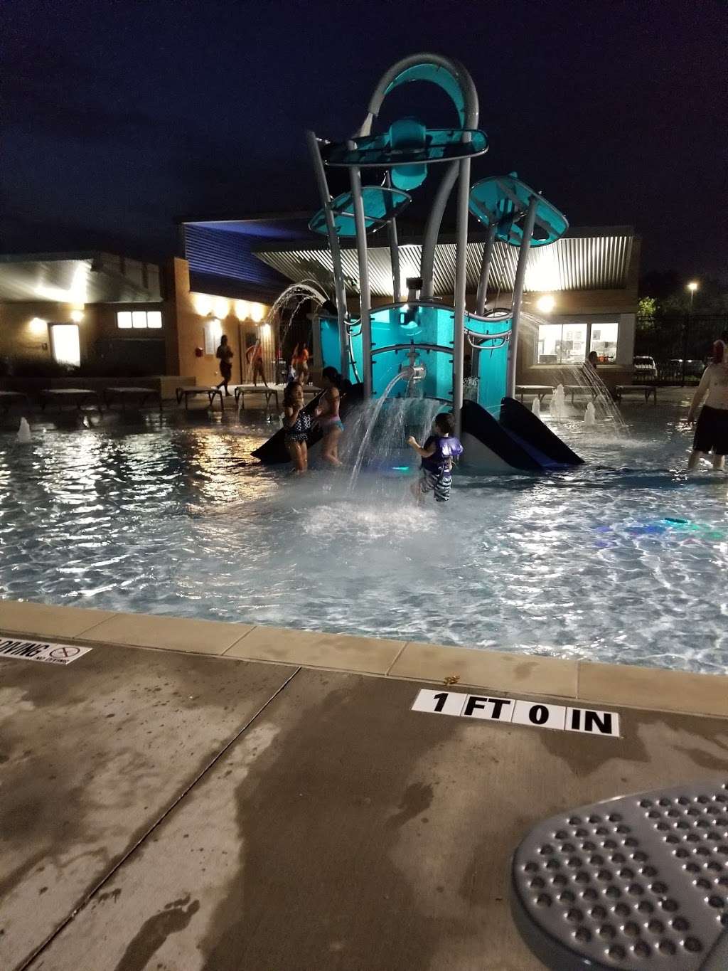 The Cove Aquatic Center at Crawford | 375 S Prairie Creek Rd, Dallas, TX 75217, USA | Phone: (214) 670-6720