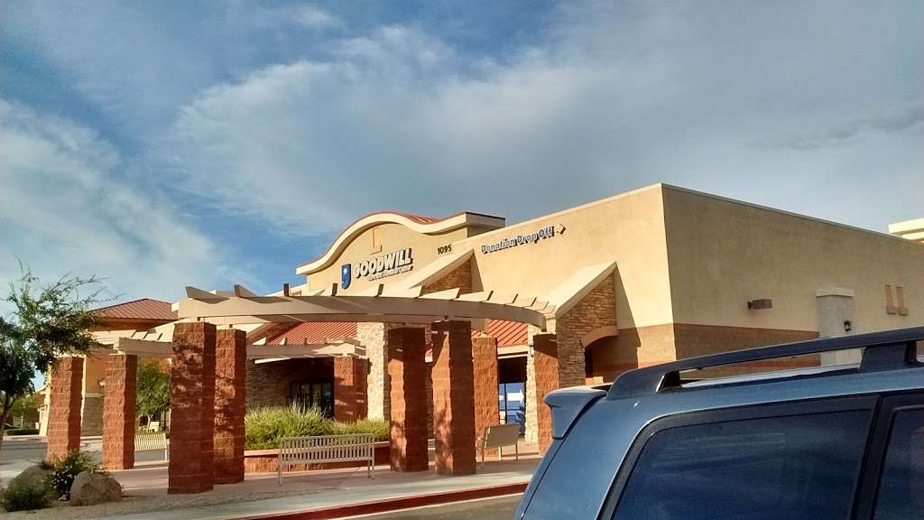 Arizona Ave & Pecos Goodwill Retail Store and Donation Center | 1095 S Arizona Ave, Chandler, AZ 85286, USA | Phone: (480) 812-4667