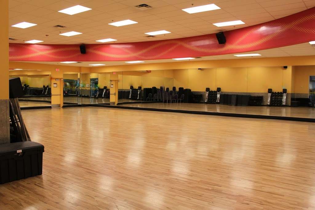 24 Hour Fitness | 18825 Bear Valley Rd, Apple Valley, CA 92308, USA | Phone: (760) 810-4067