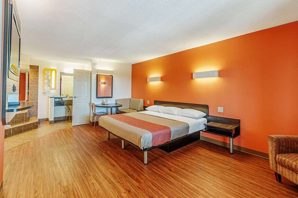 Motel 6 Martinsburg WV | 5595 Hammonds Mill Rd, Martinsburg, WV 25404 | Phone: (304) 274-2181