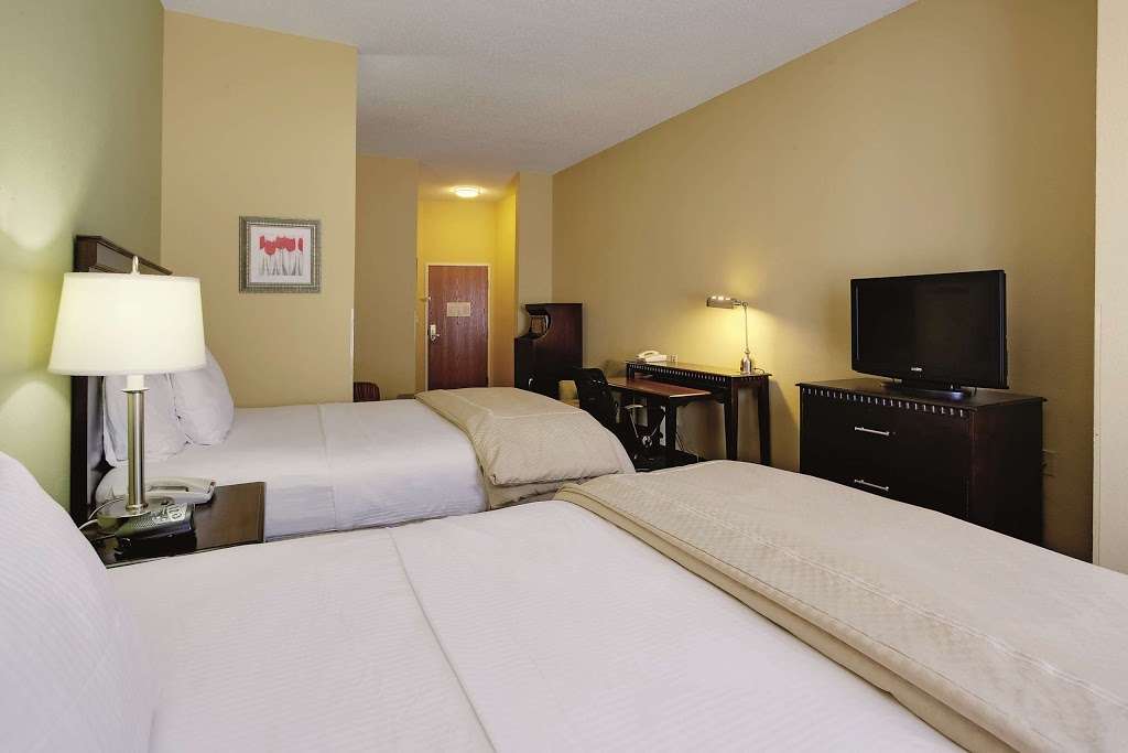 La Quinta Inn & Suites by Wyndham Richmond - Kings Dominion | 16280 International St, Doswell, VA 23047, USA | Phone: (804) 876-6900