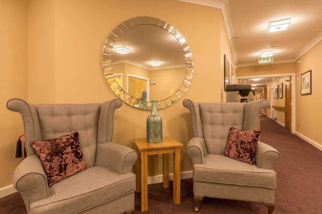 Barchester - Derham House Care Home | Harwood Hall Ln, Upminster RM14 2YP, UK | Phone: 01708 641441