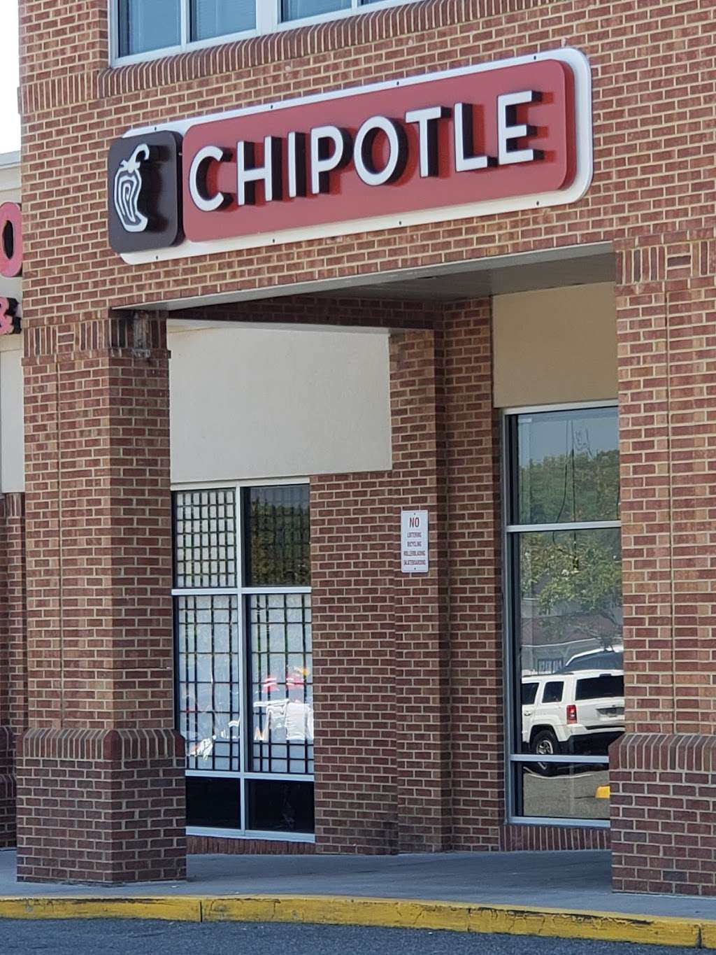 Chipotle Mexican Grill | 9447 Lorton Market St, Lorton, VA 22079 | Phone: (703) 337-4624