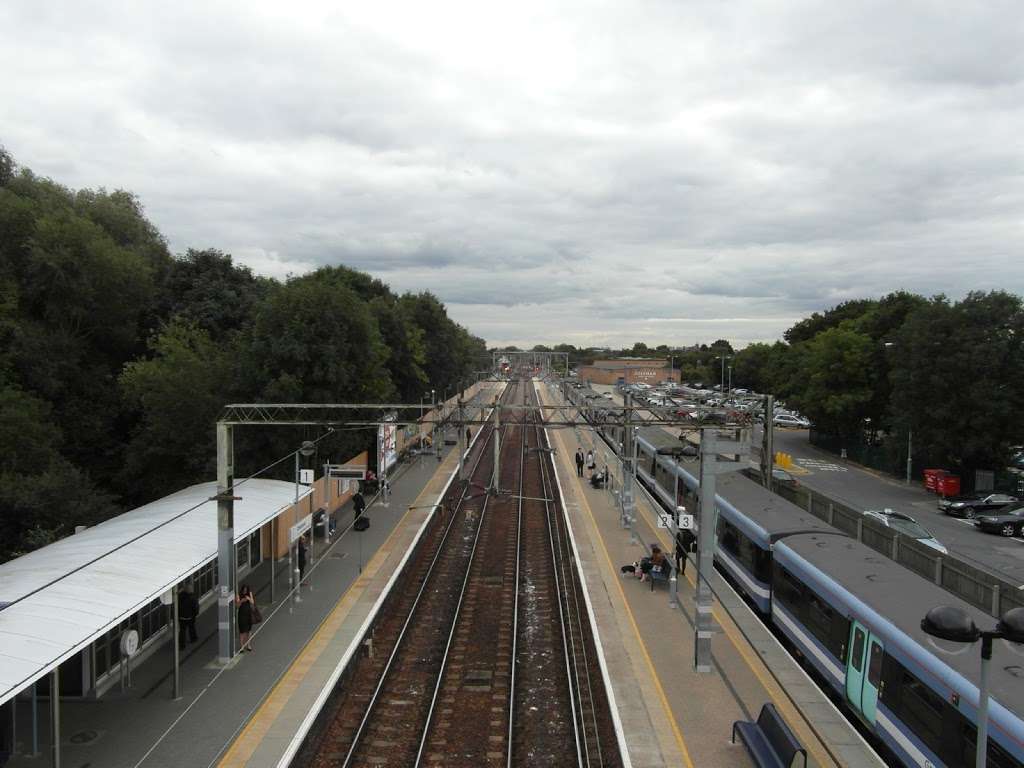 Cheshunt Railway Station | Cheshunt, Waltham Cross EN8 9AQ, UK