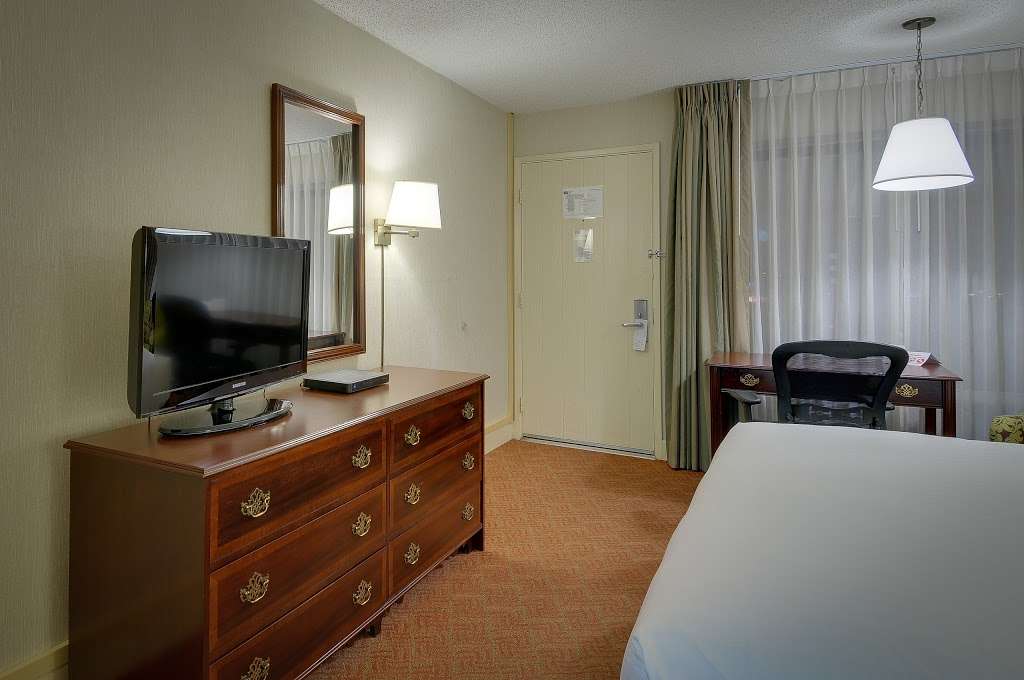 Vagabond Inn Executive - San Francisco Airport Bayfront (SFO) | 1640 Old Bayshore Hwy, Burlingame, CA 94010, USA | Phone: (650) 692-4040