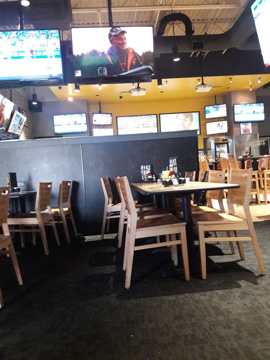 Buffalo Wild Wings | 2727 Mercantile Dr #502, Rosenberg, TX 77471, USA | Phone: (281) 342-9464