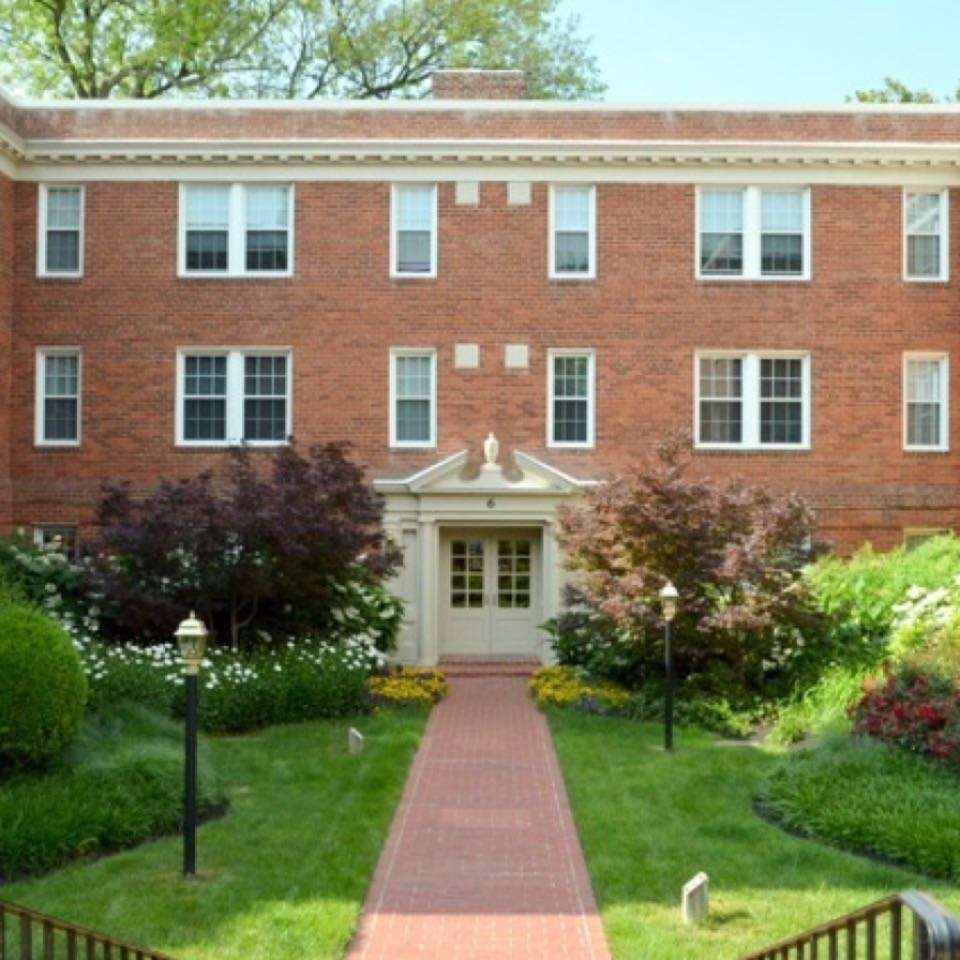 Manor House Apartments | 6 E Nelson Ave #103, Alexandria, VA 22301, USA | Phone: (703) 836-8500