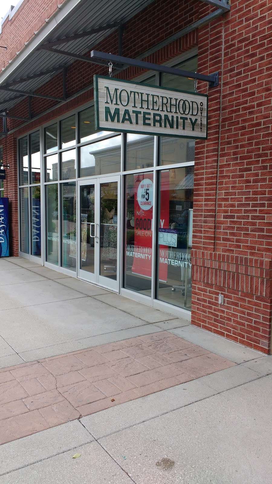 Motherhood Maternity Outlet | 1829 Village West Pkwy, Kansas City, KS 66111, USA | Phone: (913) 214-0323