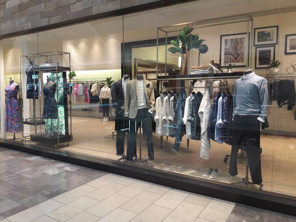 Banana Republic | 1 Garden State Plaza Blvd, Paramus, NJ 07652, USA | Phone: (201) 291-0955