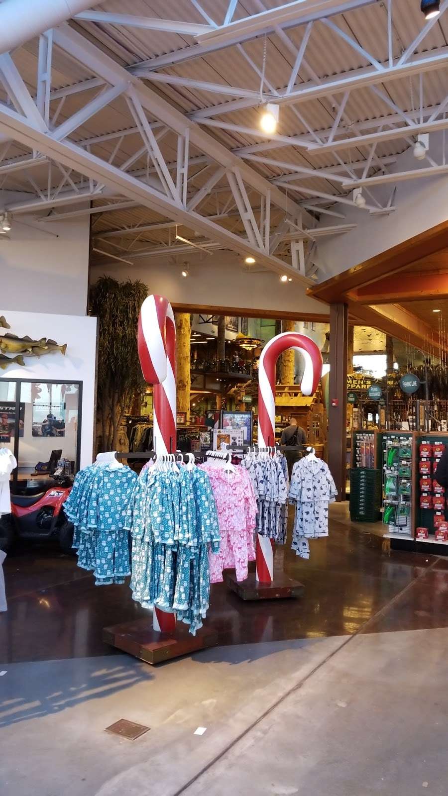 Bass Pro Shops | 12051 Bass Pro Dr, Olathe, KS 66061, USA | Phone: (913) 254-5200