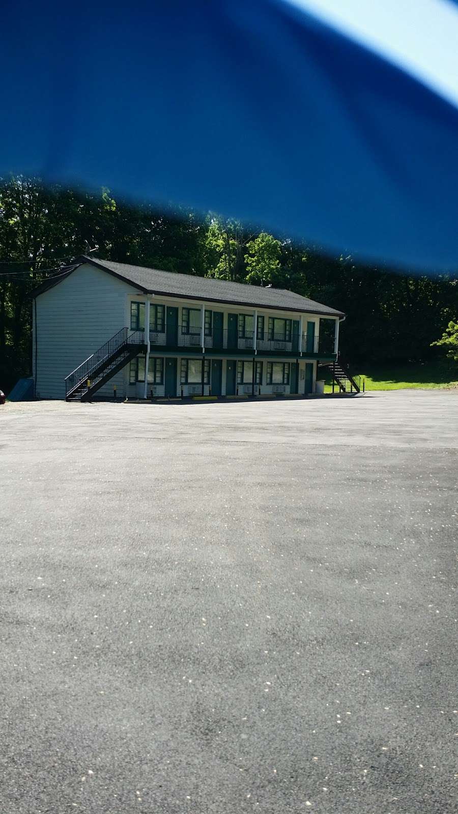 Town lyne motel | 2381 Crompond Rd, Cortlandt, NY 10567, USA | Phone: (914) 737-8202