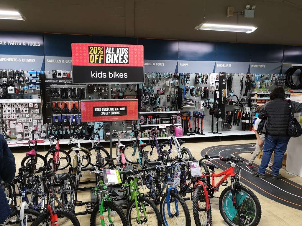 Halfords | C, Heron Retail Park, Miles Gray Rd, Basildon SS14 3AF, UK | Phone: 01268 280208