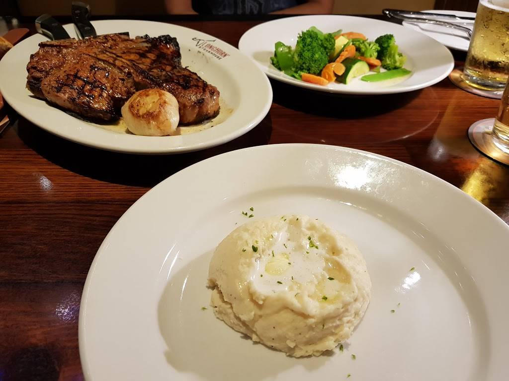 LongHorn Steakhouse | 8181 International Dr, Orlando, FL 32819, USA | Phone: (407) 226-3381