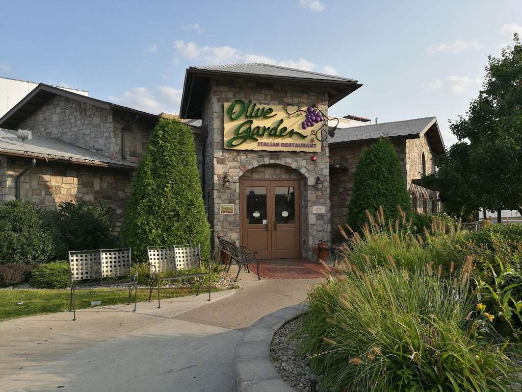 Olive Garden Italian Restaurant | 11 Allstate Rd B, Dorchester, MA 02125, USA | Phone: (617) 989-1371