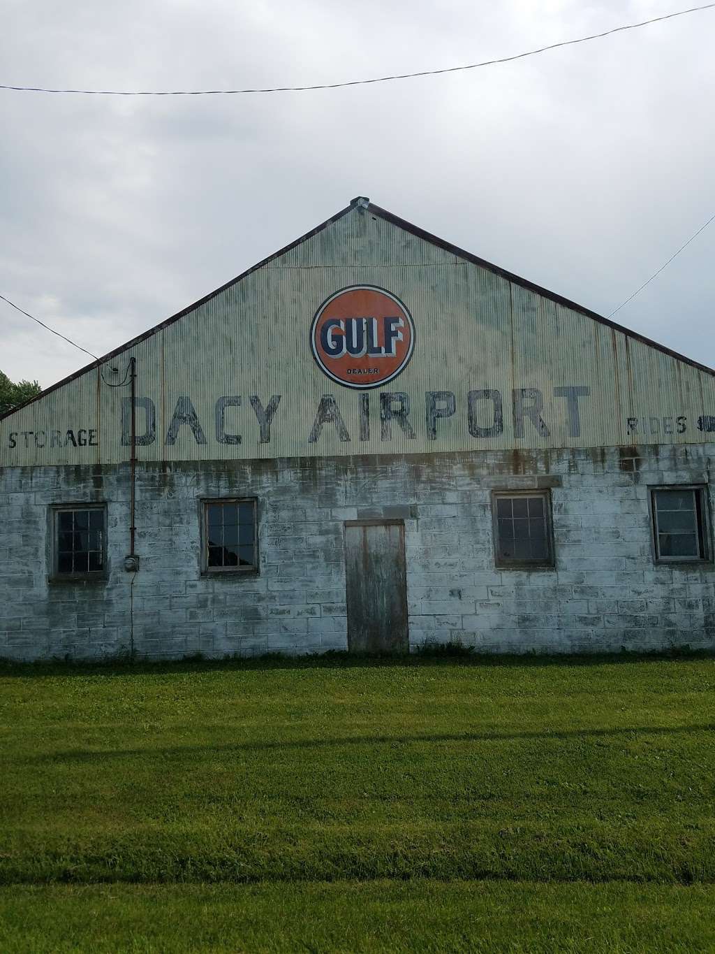 Dacy Airport | 22207 Airport Rd, Harvard, IL 60033, USA | Phone: (815) 943-9876