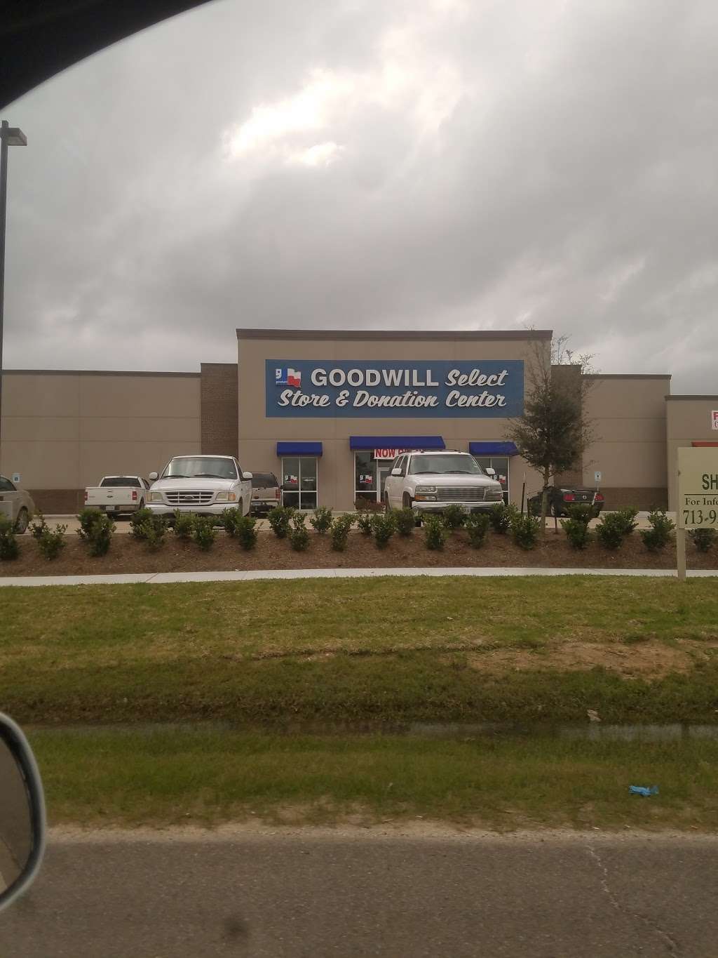 Goodwill Select Store | 253 N Bypass 35, Alvin, TX 77511, USA | Phone: (281) 968-3775