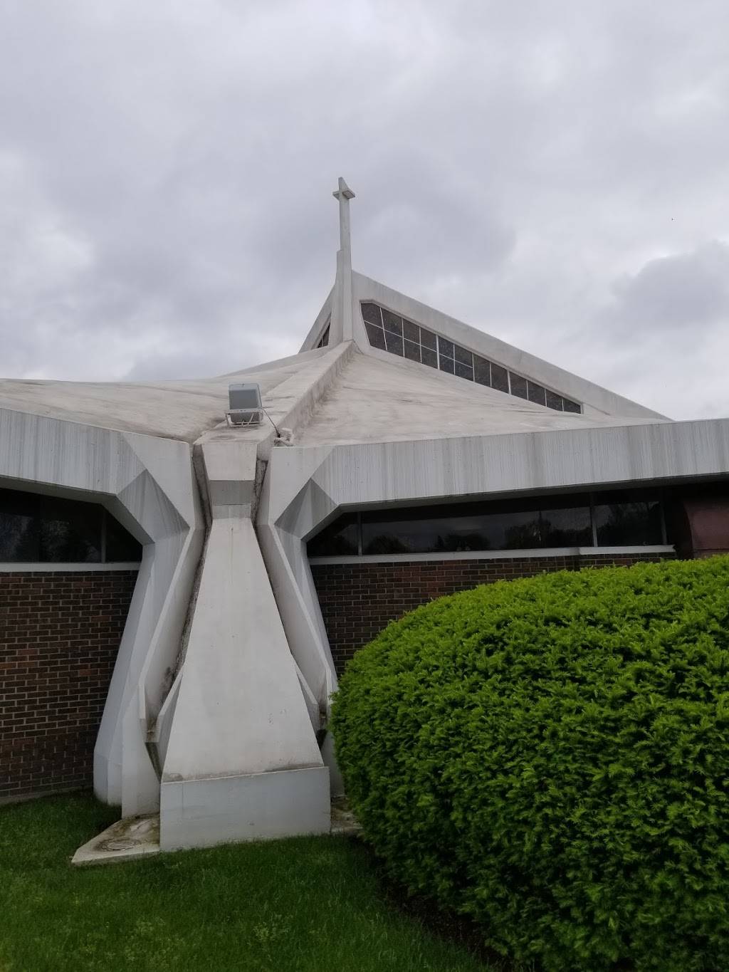 Holy Trinity Catholic Church | 5718 Steubenville Pike, McKees Rocks, PA 15136, USA | Phone: (412) 787-2140